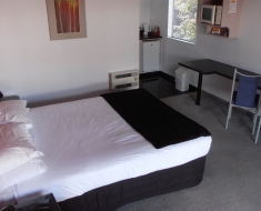 Executive studio with spa bath